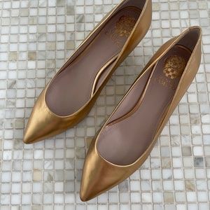 Gold kitten heel Pumps